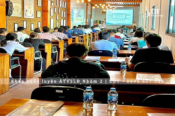 Khóa huấn luyện cho doanh nghiệp an toàn vệ sinh lao động nhóm 2 Khóa huấn luyện cho doanh nghiệp an toàn vệ sinh lao động nhóm 2