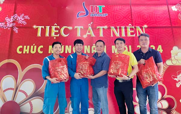 quà tặng tết cho cán bộ nhân viên 2024