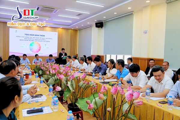 Doanh nghiệp tham gia buổi tọa đàm Doanh nghiệp tham gia buổi tọa đàm